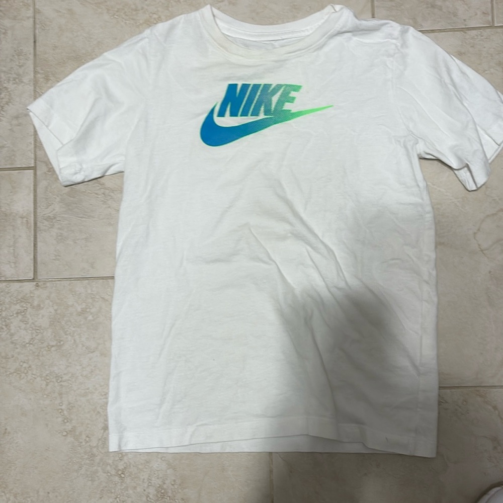 Nike tee large big girls